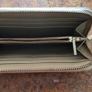 Tory Burch Bags - Tory Burch wallet Tory Burch Bags - Tory Burch wallet